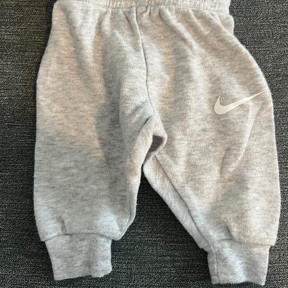 Nike Baby Newborn Outfit - Picture 2 of 4